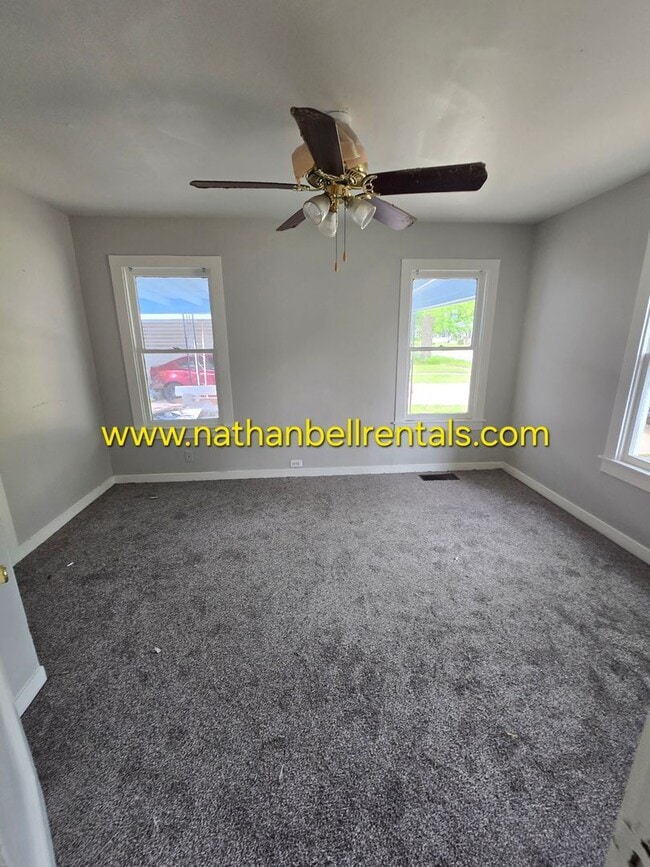 Building Photo - Single-Family Home: 3 Bed, 2 Bath
