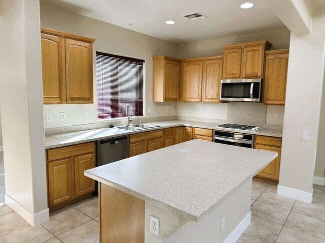Building Photo - 2103 Desert Prairie St