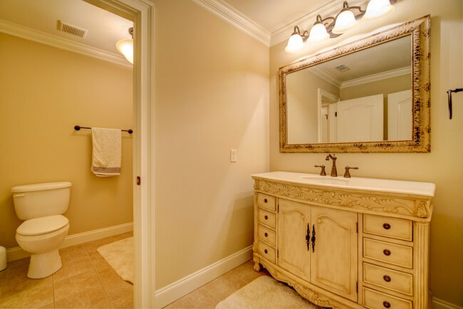 Building Photo - 5 BR, 3 BA Home Quiet Cul de Sac, Convenie...