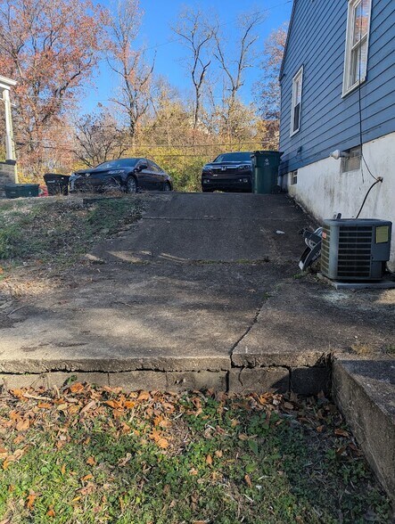 Building Photo - 4081 Clifton Ave