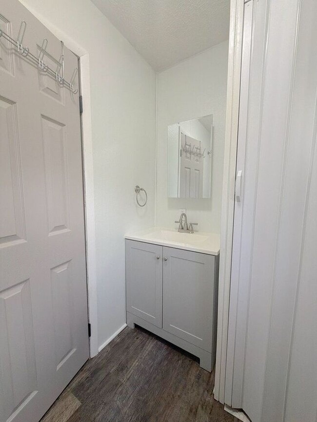 Building Photo - Studio Apartment