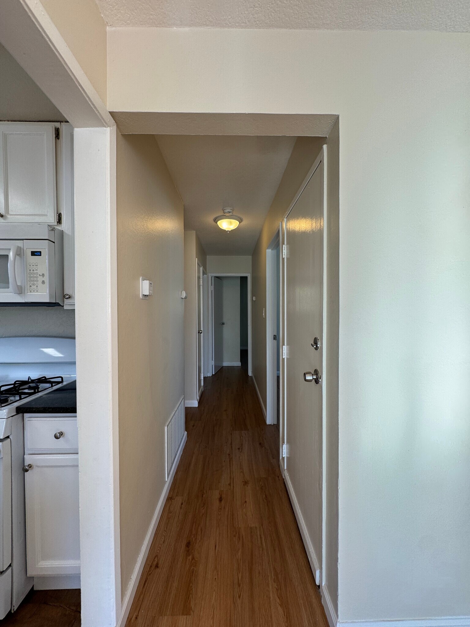 Building Photo - 211 Catalina Ave