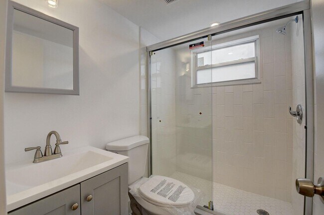 Building Photo - 525 S Broadway