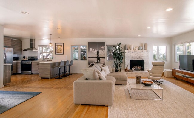 Building Photo - Single Family Home with Coastal Luxury wit...