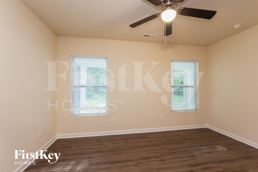 Building Photo - 423 Leland St