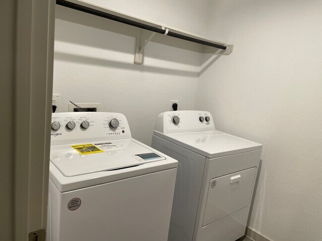 Building Photo - 7719 Golden Rubia Ln