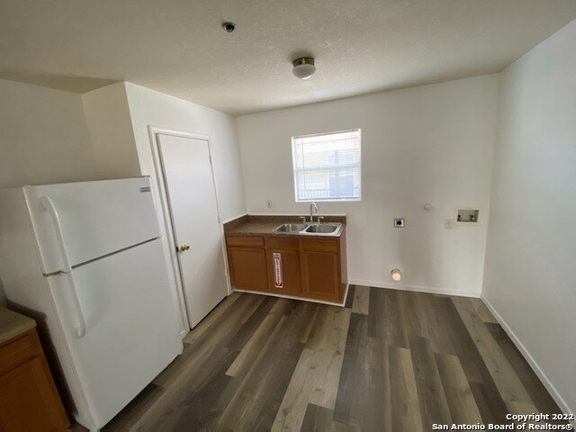 Building Photo - 930 Drury Ln
