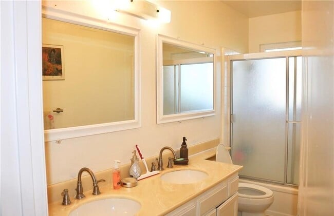 Building Photo - 10638 Balcom Ave