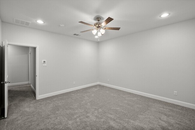 Building Photo - Luxury Arlington Townhome - Gated Community