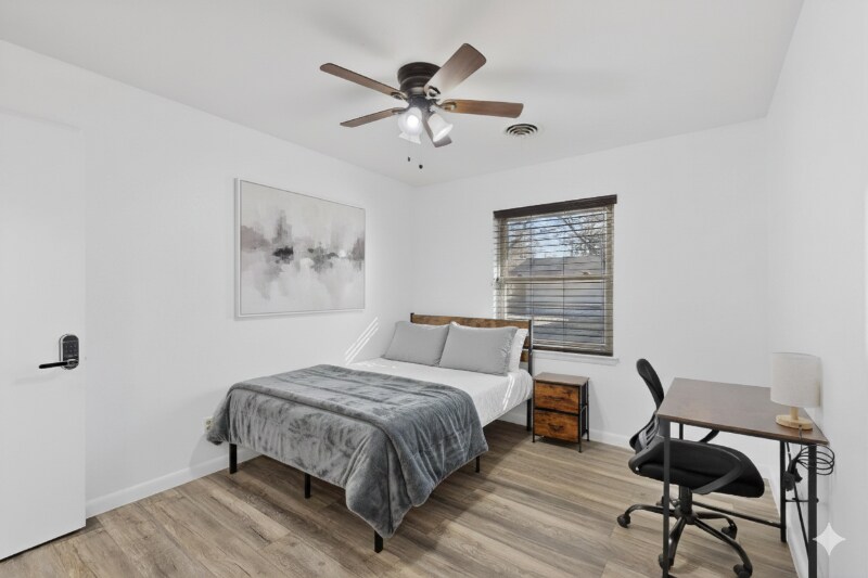 Building Photo - 404 Nottingham Dr