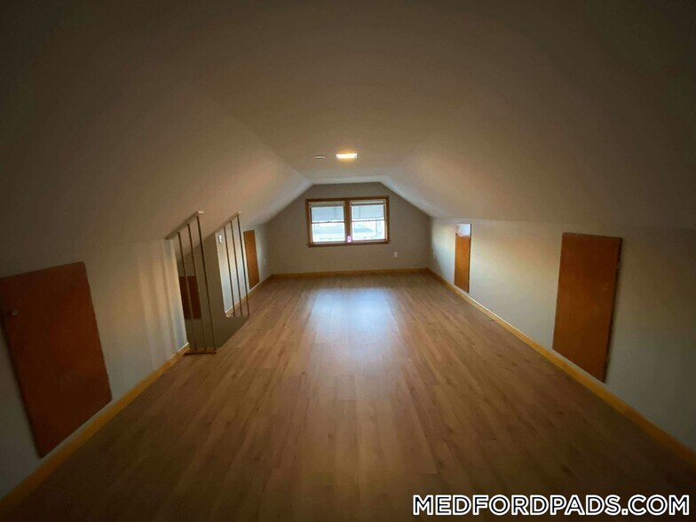 Building Photo - 60 Pinkert St