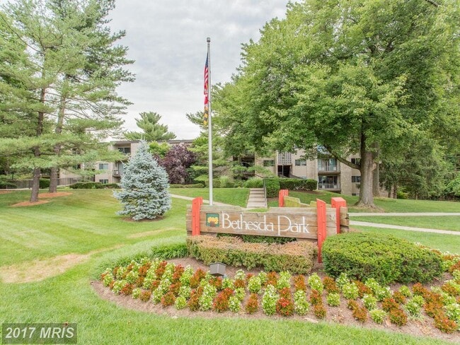 Building Photo - 2BD/1BA in Bethesda Park - Feeds to WJ HS - Great location - Close to Walter Reed & METRO