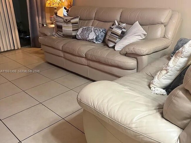 Building Photo - 9715 Fontainebleau Blvd