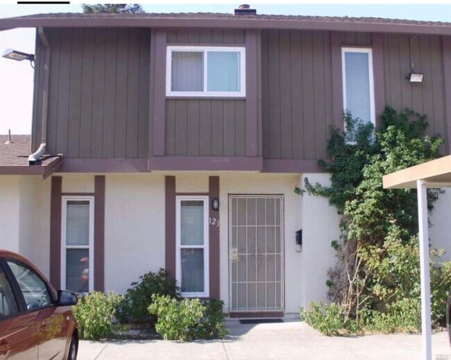 Primary Photo - 123 Del Norte Ct