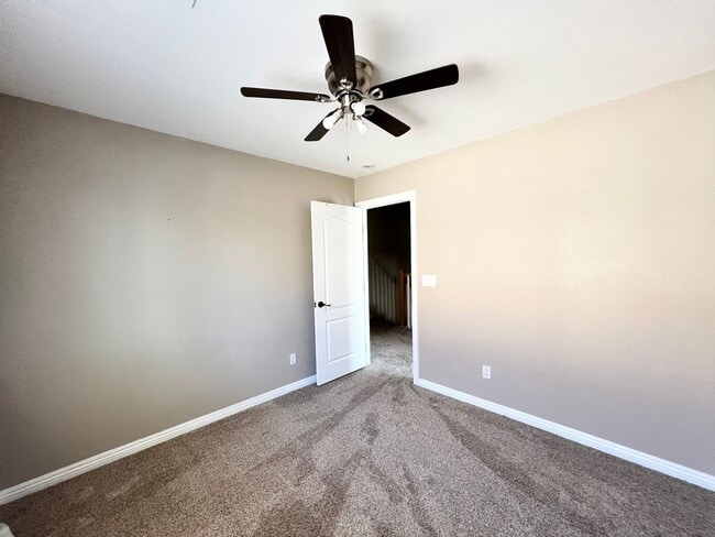 Building Photo - 102 S Pointe Way