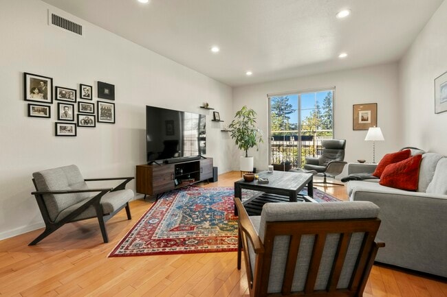 Building Photo - 21 N 2nd St