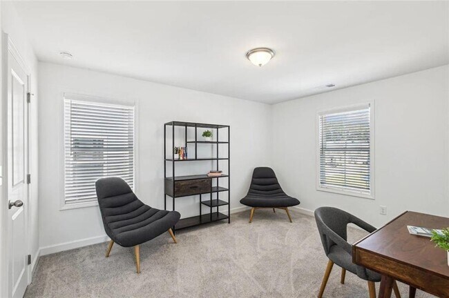 Building Photo - 5057 Woodland Hls