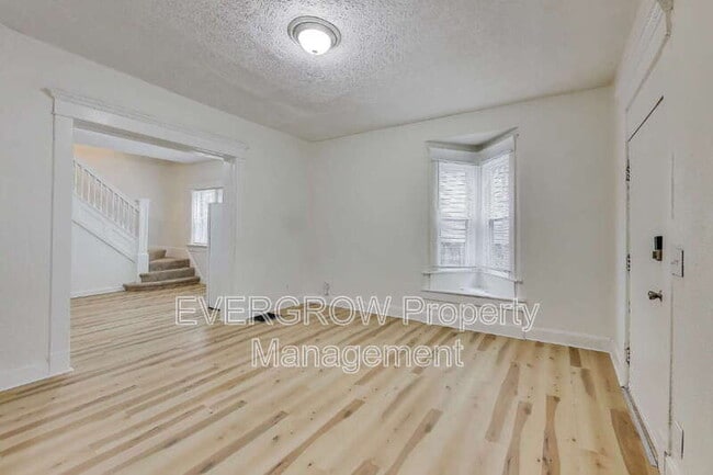 Building Photo - 413 N Oxford St