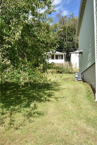 Building Photo - 301 W 11th Ave