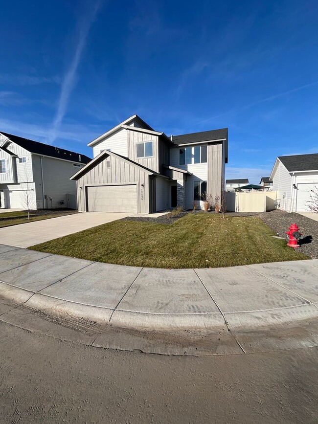 Building Photo - BRAND NEW 4 Bed 2.5 Bath Home