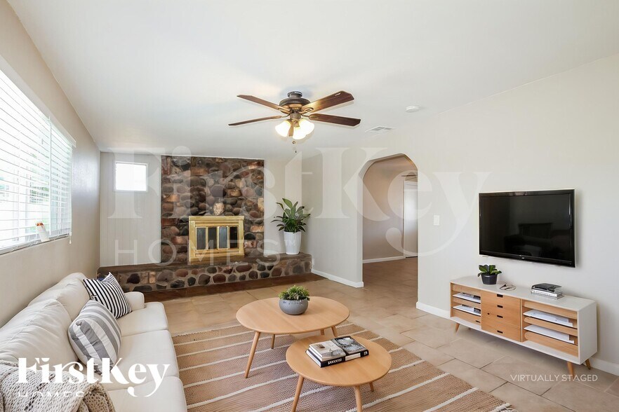 Building Photo - 4138 E Bluefield Ave