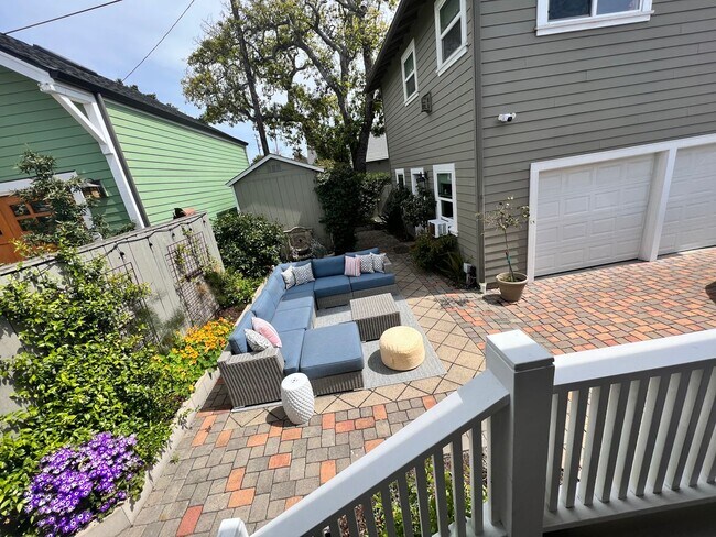 Building Photo - 1339 Higuera St