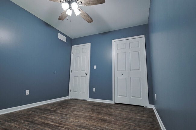 Building Photo - 8872 Lagoon Dr