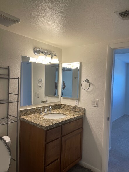 Building Photo - 154 W 5th St