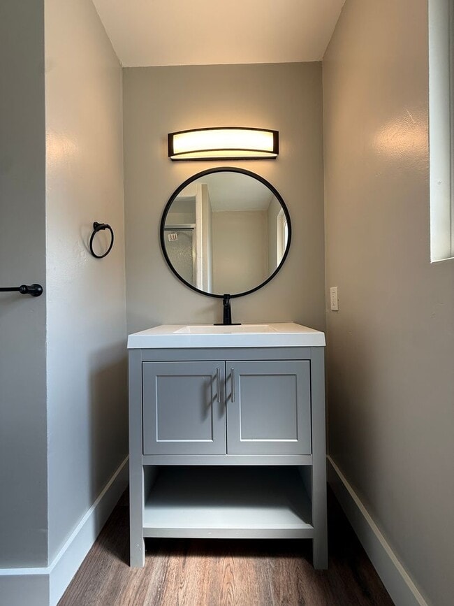 Building Photo - Centrally Located Single Story Updated Home