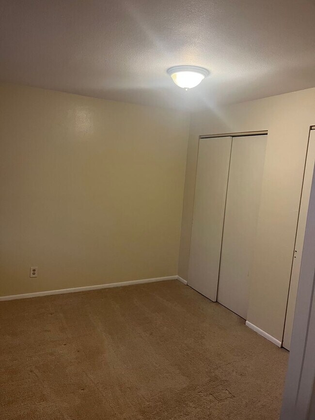 Building Photo - Spacious 1br/1ba Condo