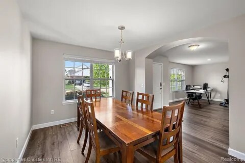 Building Photo - 61171 Saddlecreek Dr