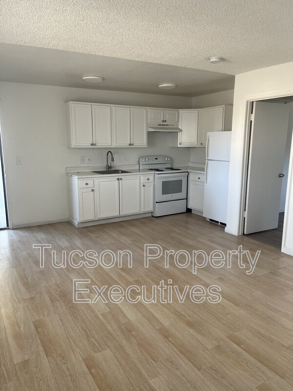 Building Photo - 3810 E Monte Vista Dr