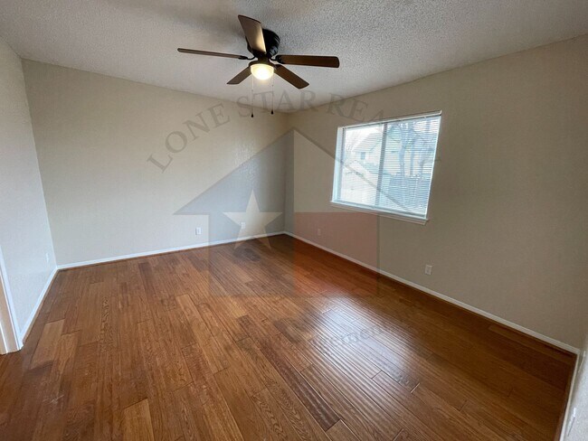 Building Photo - 1303 August Dr