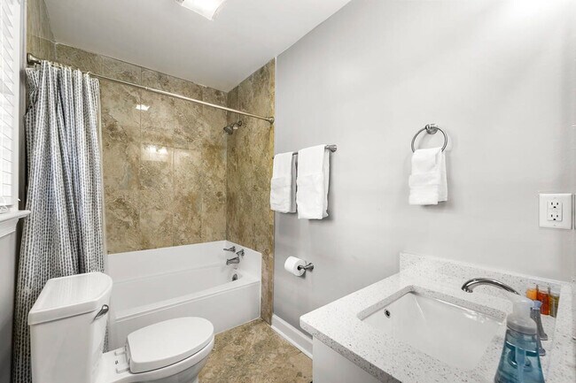 Building Photo - 441 Georgia 279-SI ID1019263P