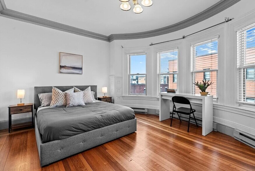 Building Photo - 857 Beacon St