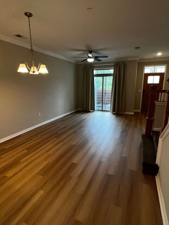 Building Photo - Modern Comfort & Style in a Prime Location...