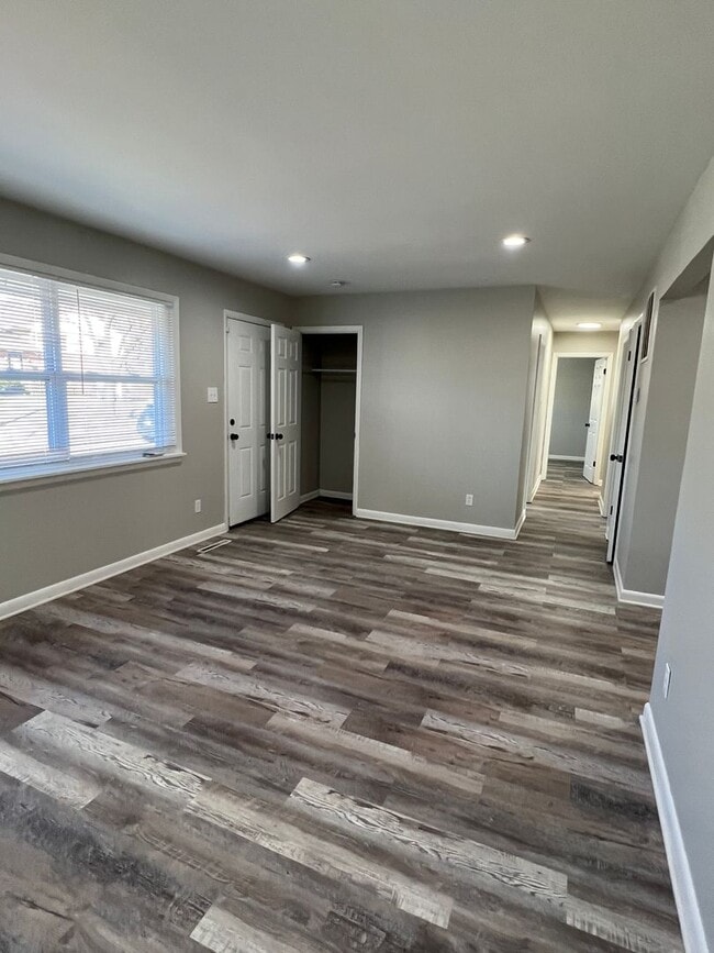 Building Photo - 3 Bedroom Beautifully updated Ranch