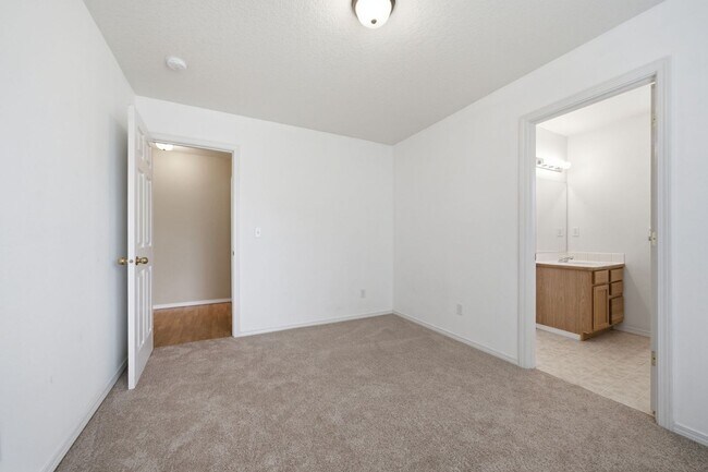 Building Photo - 1499 NE Birkshire Ct