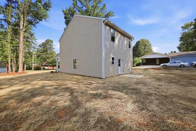 Building Photo - 122 Maplewood Ave