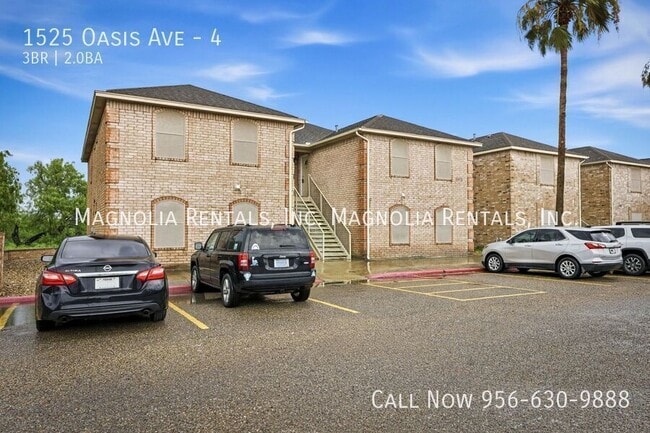 Building Photo - 1525 Oasis Dr