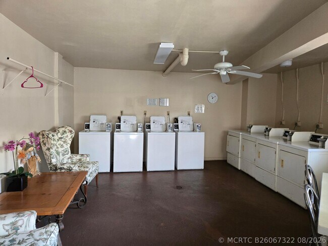 Building Photo - 5190 Las Verdes Cir