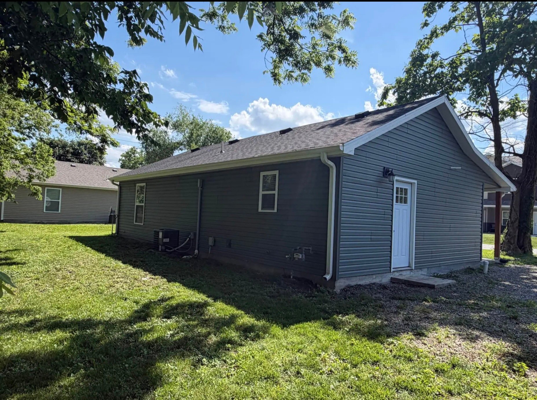 Building Photo - 303 Knaus St