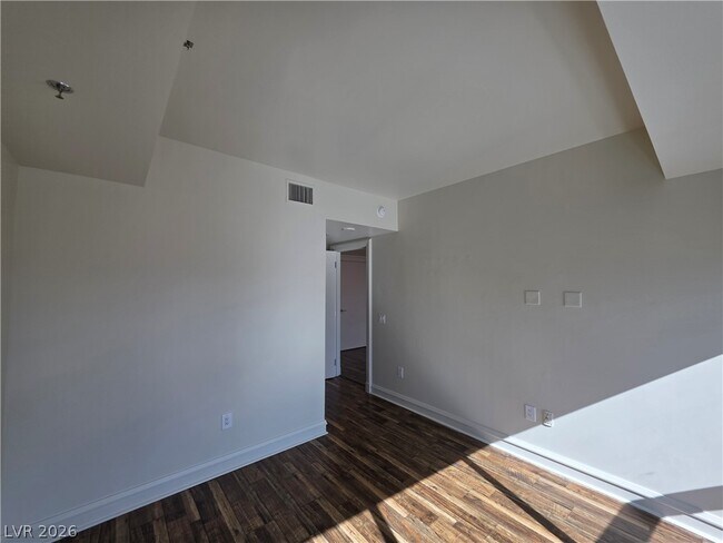 Building Photo - 2700 S Las Vegas Blvd