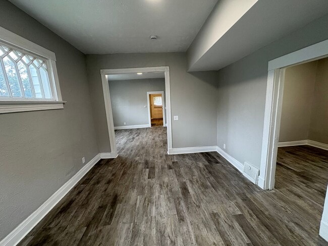 Building Photo - Beautiful 4 Bedroom  House