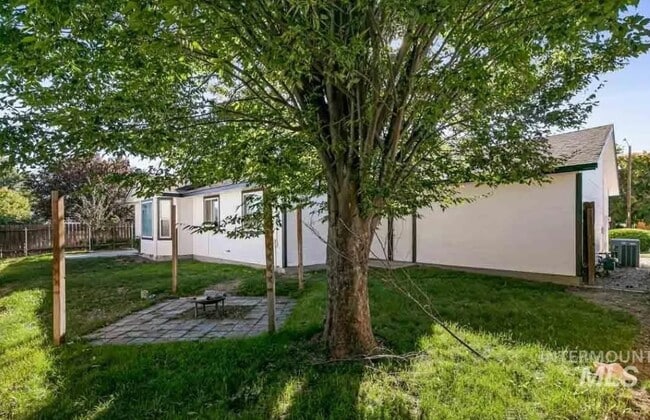 Building Photo - 230 War Eagle Dr