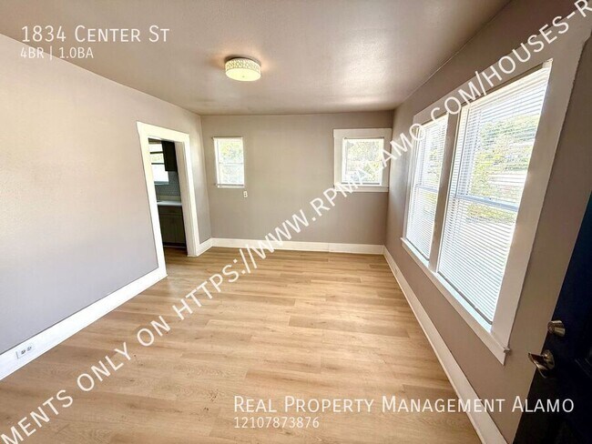 Building Photo - 1834 Center St