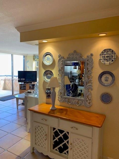 Building Photo - 2555 Collins Ave