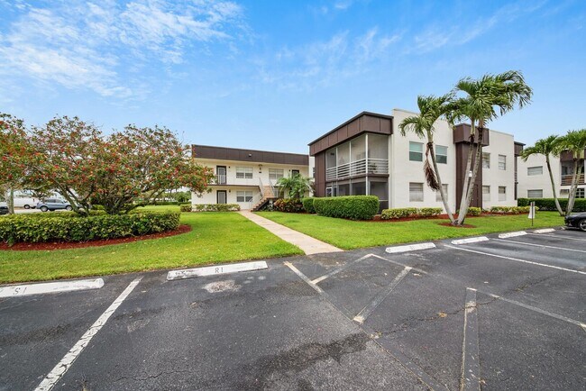 Building Photo - 677 Normandy Ln