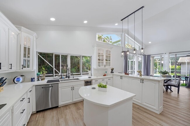 Building Photo - 12499 Classic Dr