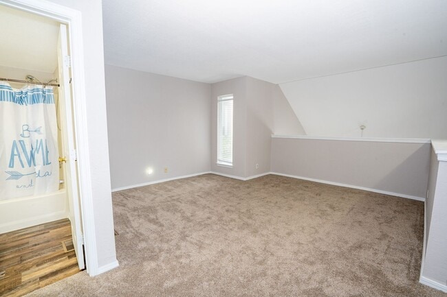 Building Photo - Cozy, Fully Updated, and Beautiful 2 Bed 2 Bath!!!